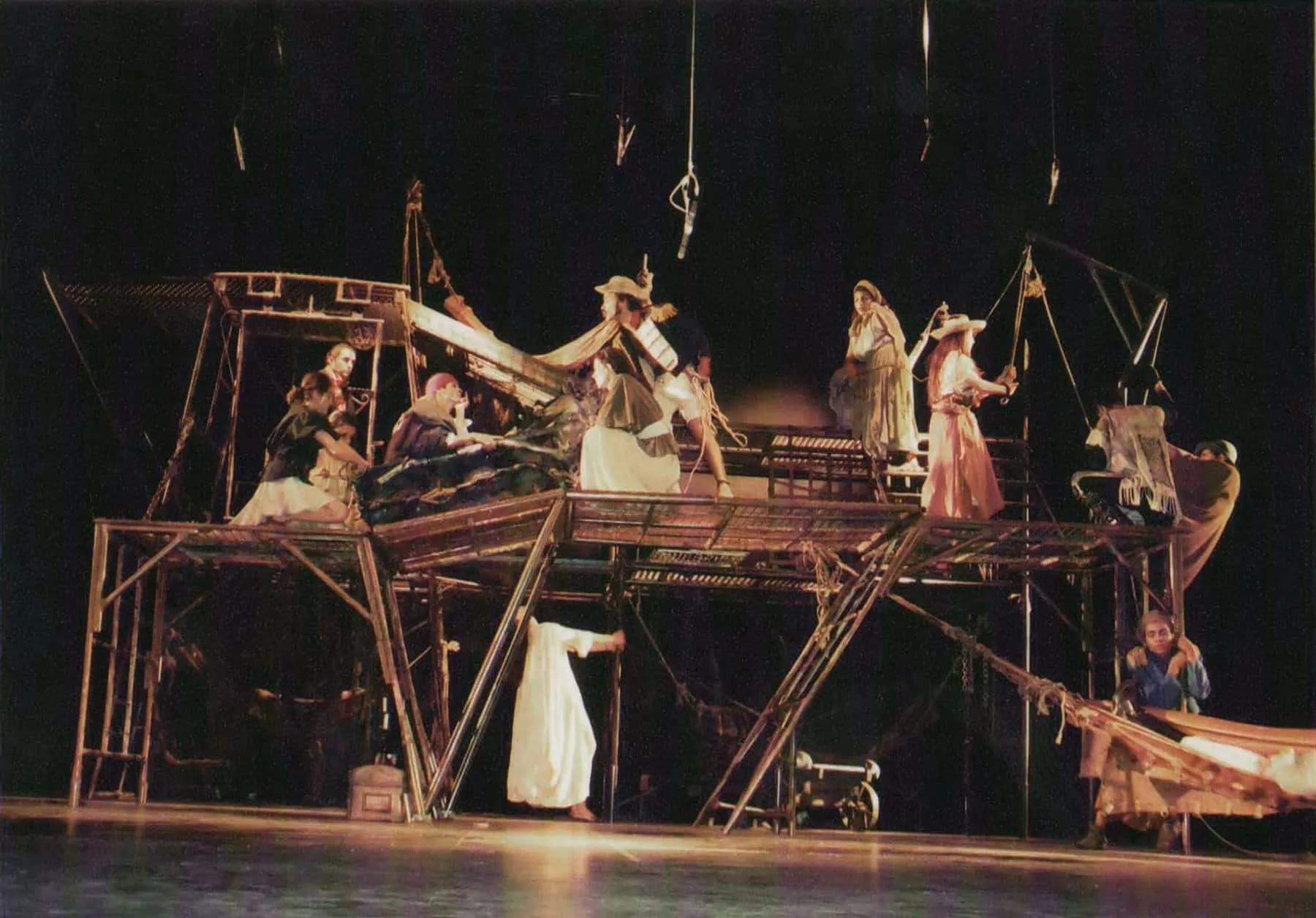 Montaje de Bolívar en el escenario de La Mama