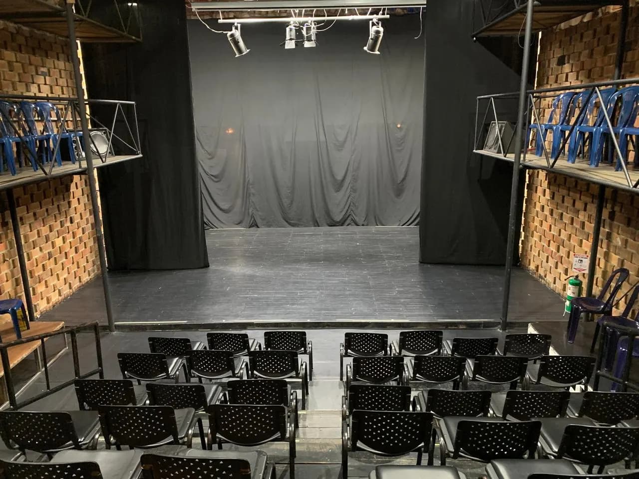 Platea y escenario de Teatro La Mama