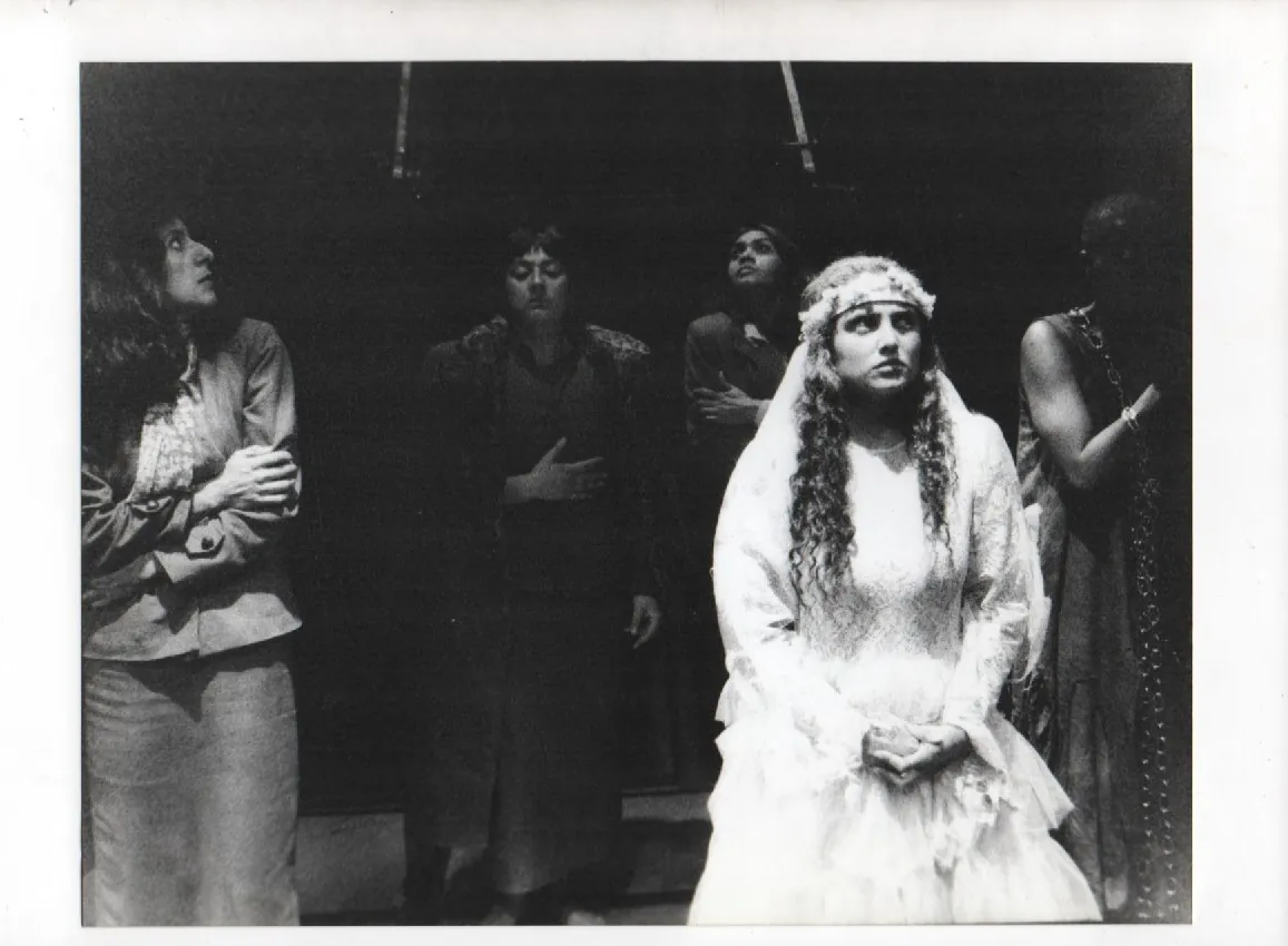 Escena en blanco y negro de Arrebatos de mujer