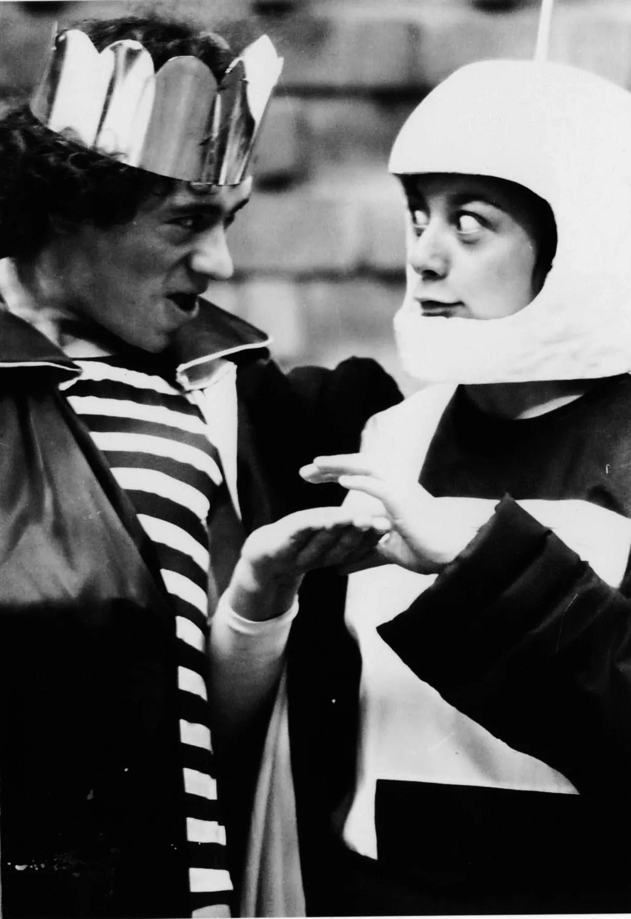 Personajes de carnaval en blanco y negro en Joselito Carnaval