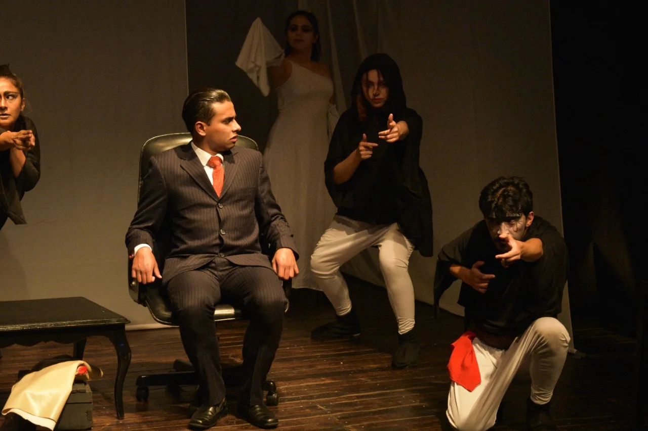 Dúo actoral en La tradición del Chapín