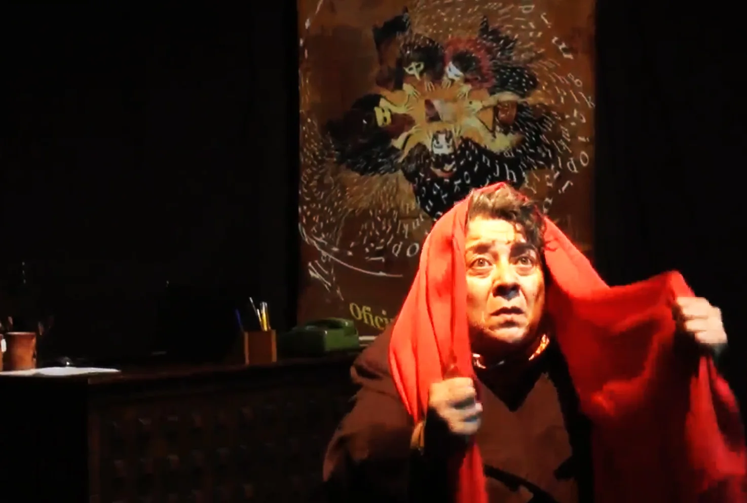 Actores con máscaras en Confabularias