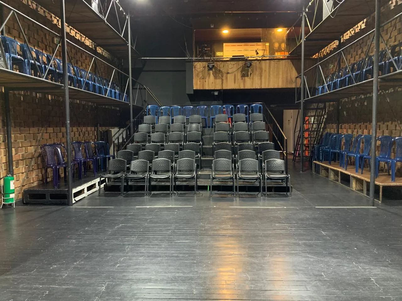 Platea y escenario de Teatro La Mama