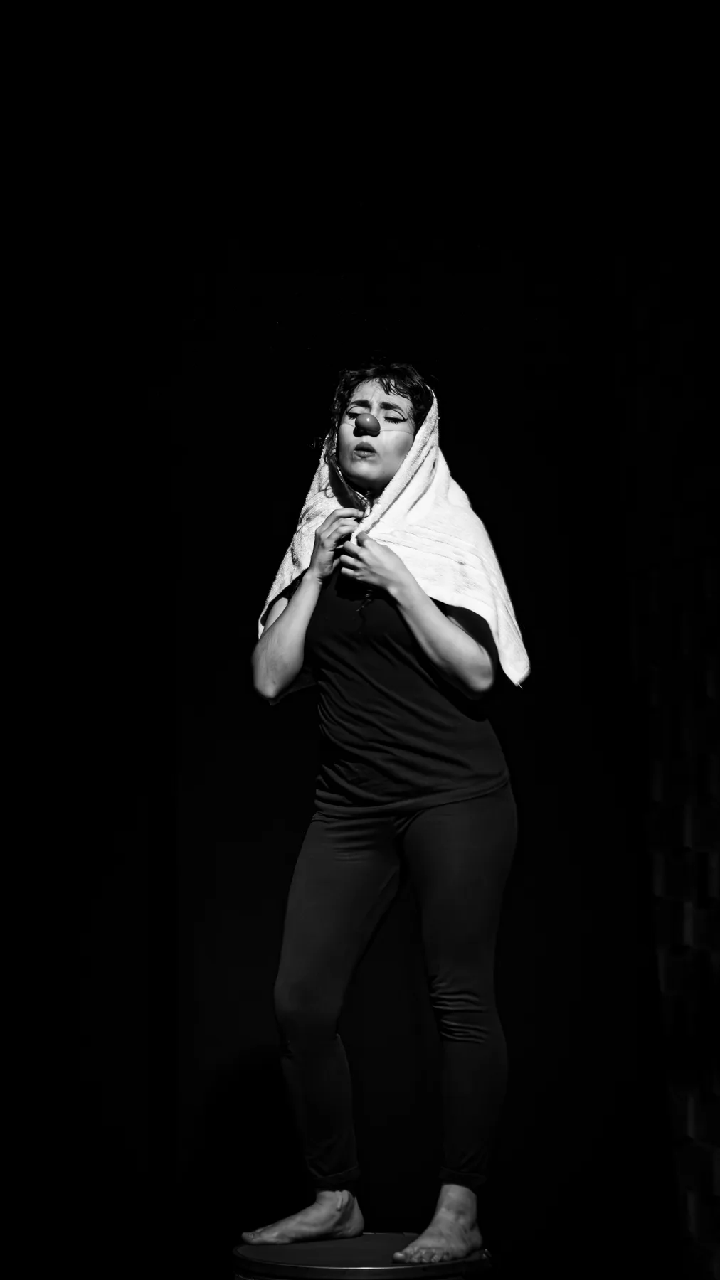 Actriz en pose dramática en Shakespeare Allegro